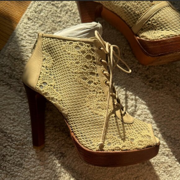 Stuart Weitzman beige lace-up platform booties with lace mesh overlay and leathe - Picture 2 of 8